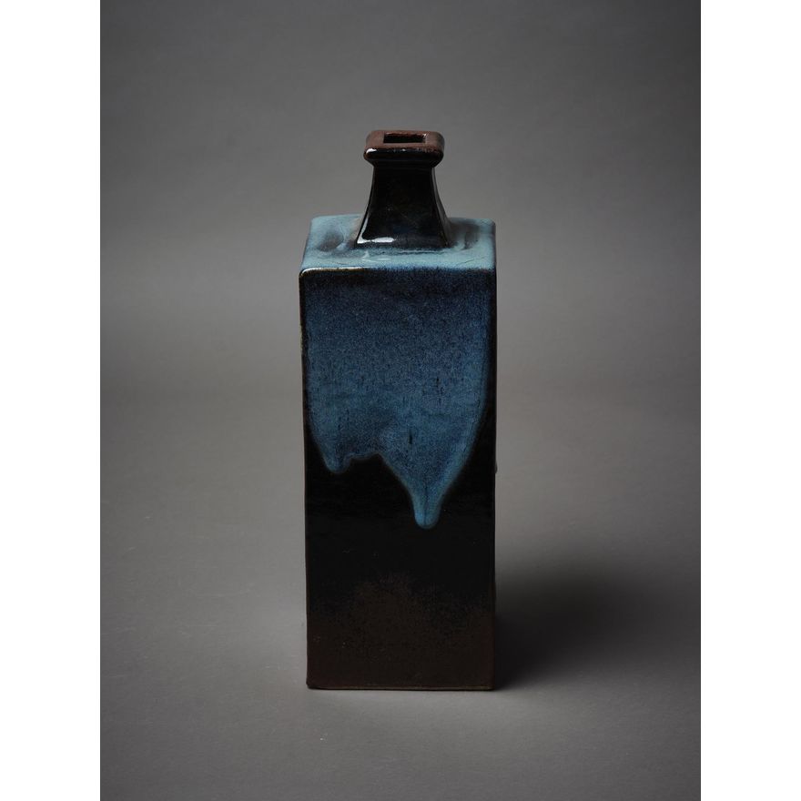 Len Castle - A very nice, large square sided bottle vase
