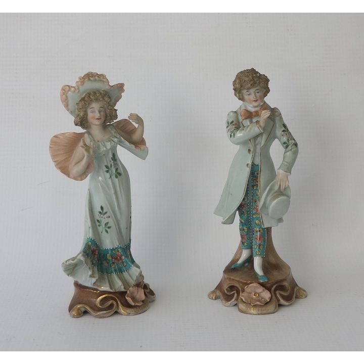 PAIR OF CONTINENTAL PORCELAIN FIGURES
