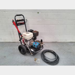 Ultra Clean 4015 water blaster with Honda motor