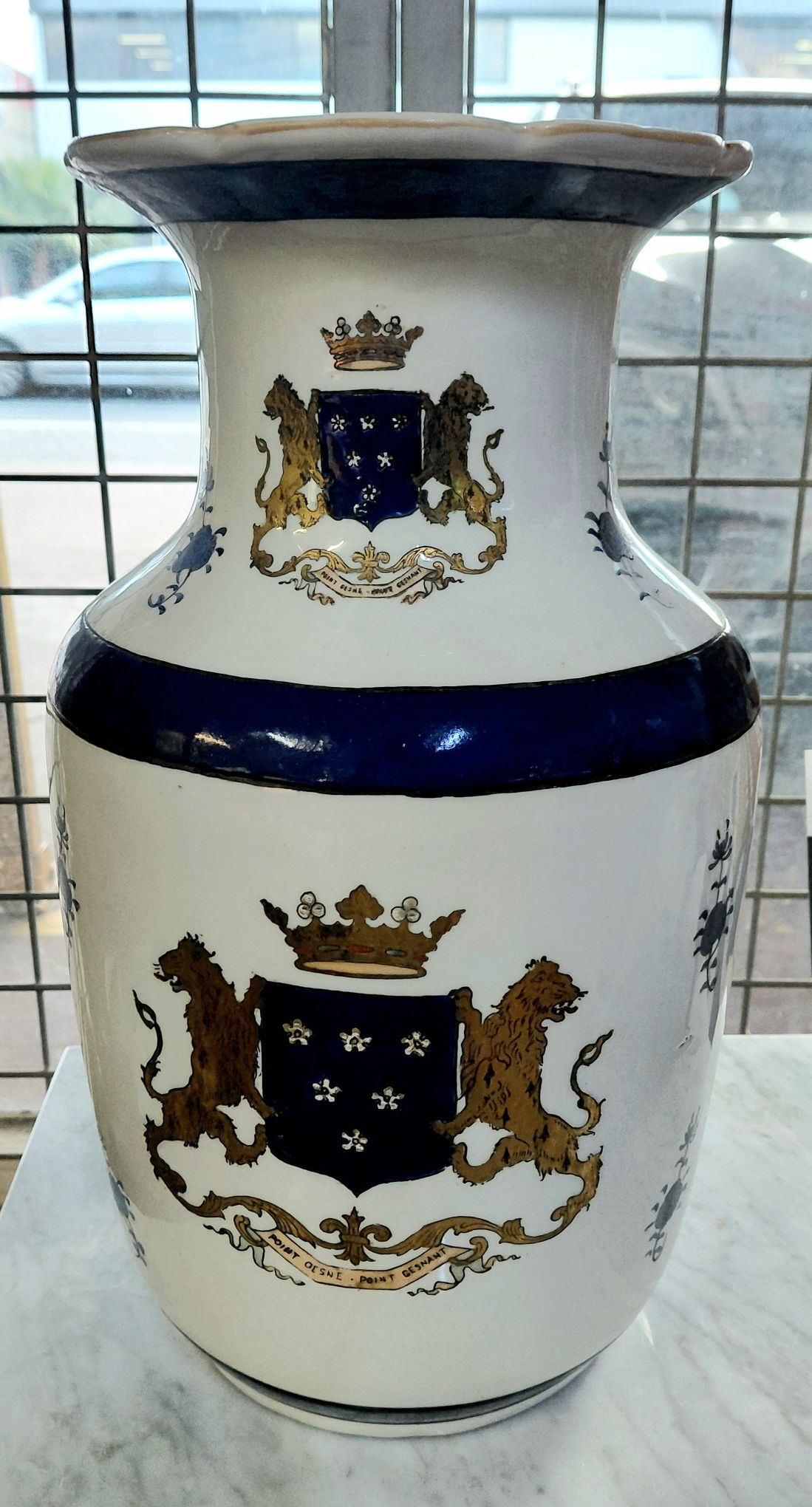 56 · CRESTED VASE