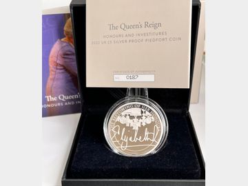 2022 ELIZABETH II QUEENS REIGN 'HONOURS AND INVESTITURE' PIEDFORT 5 POUND COIN