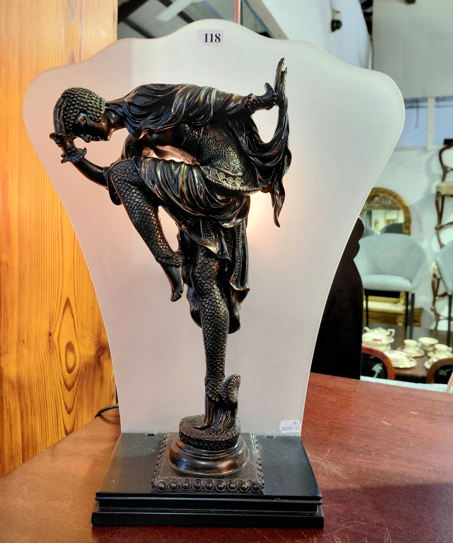 118 · LADY LAMP