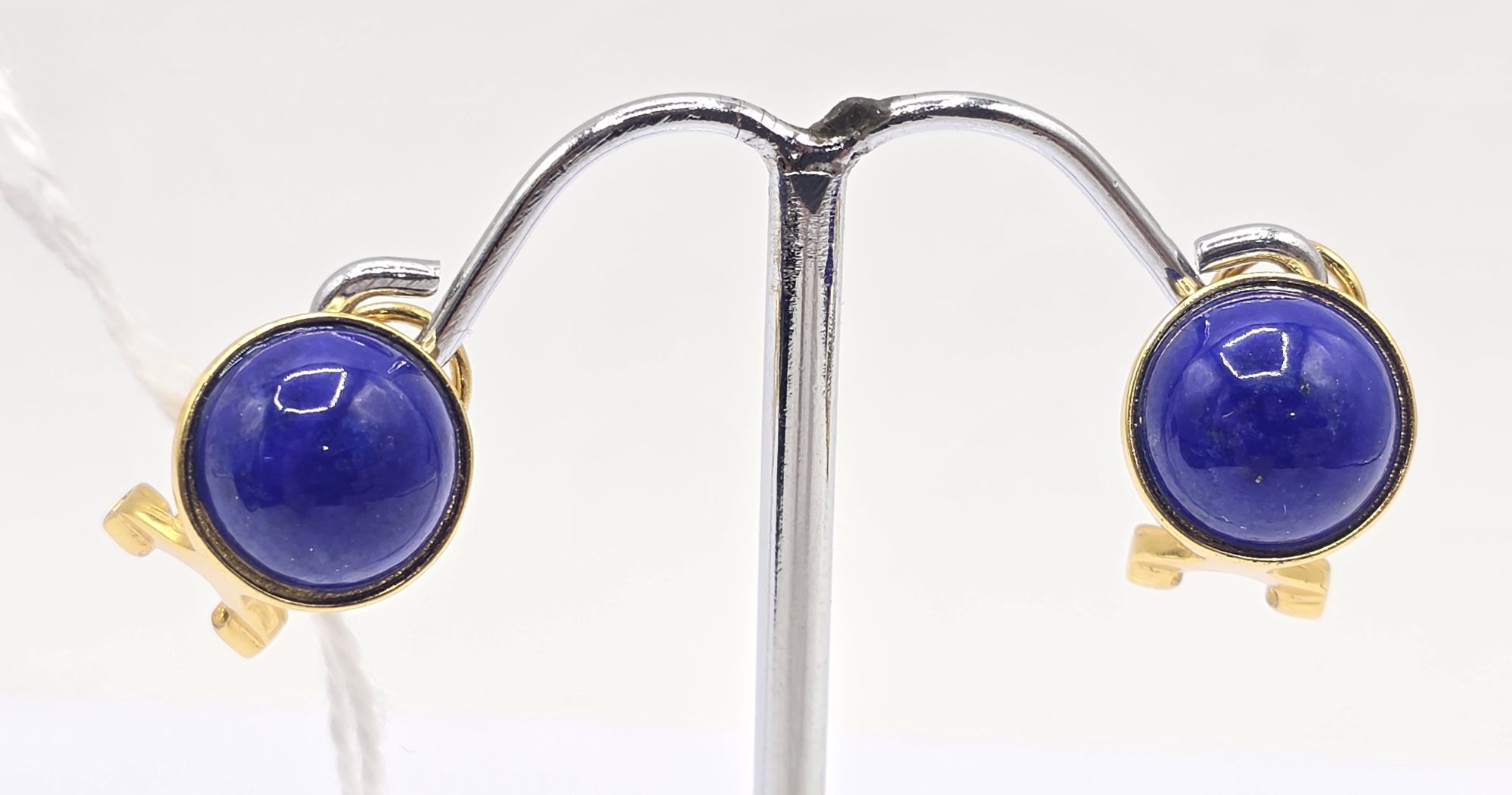 107 · A PAIR OF SILVER GILT LAPIS EARRINGS