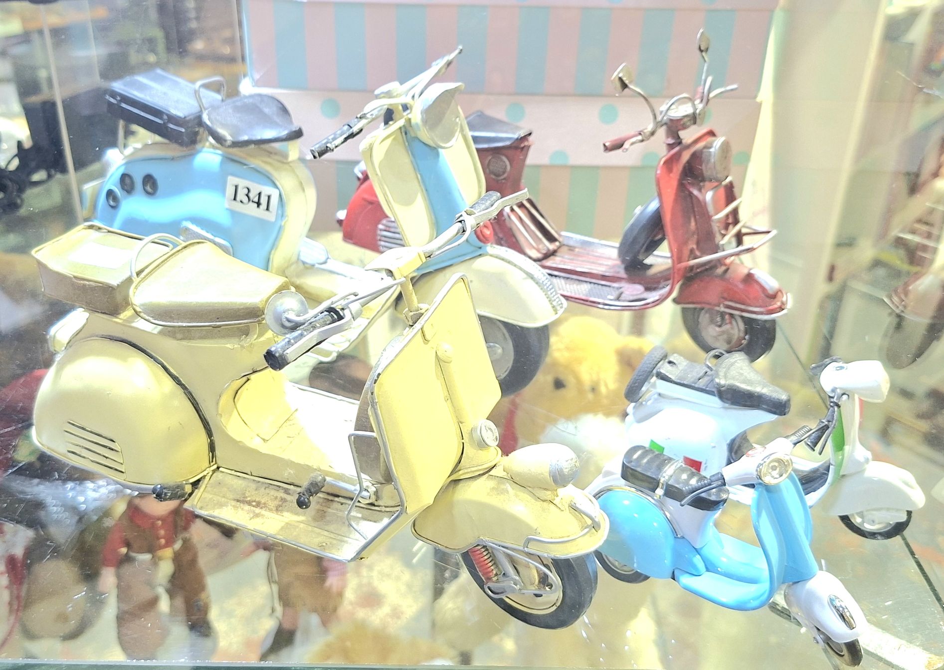 1341 · FIVE TOY VESPA ORNAMENTS
