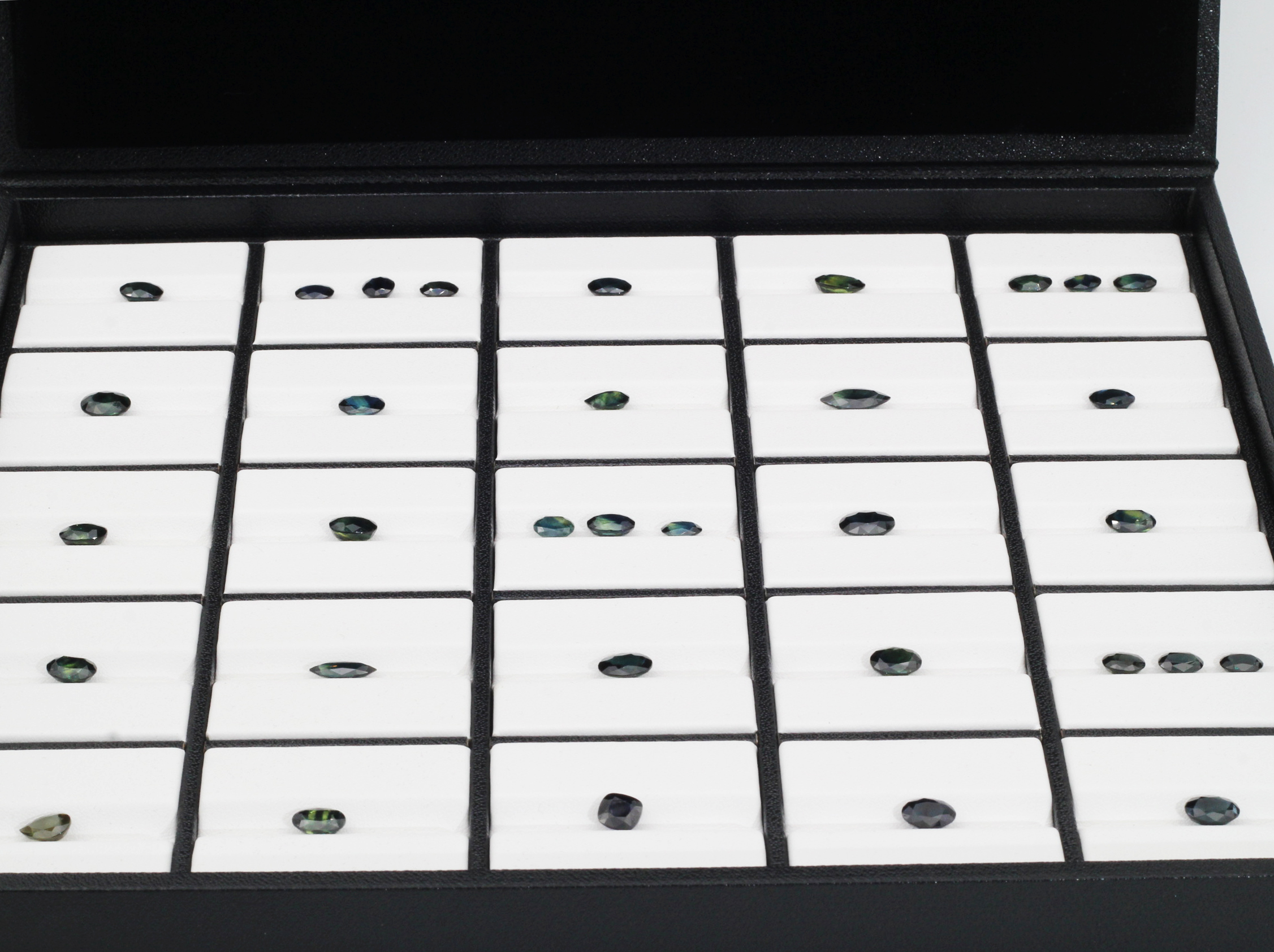 348. · 70.05ct of Australian Sapphire Gemstones  in Jewellers Tray