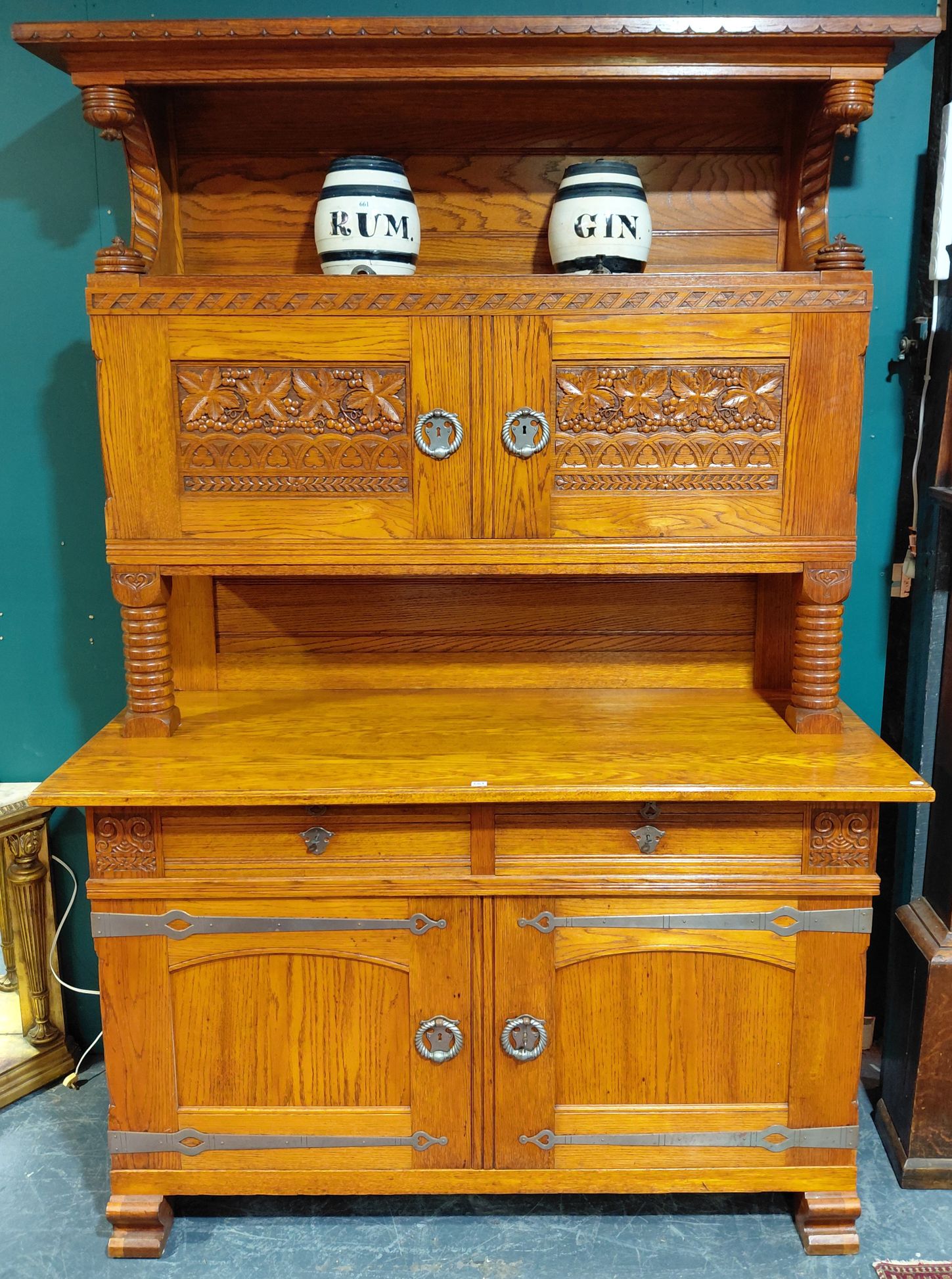 663 · ARTS AND CRAFTS DRESSER