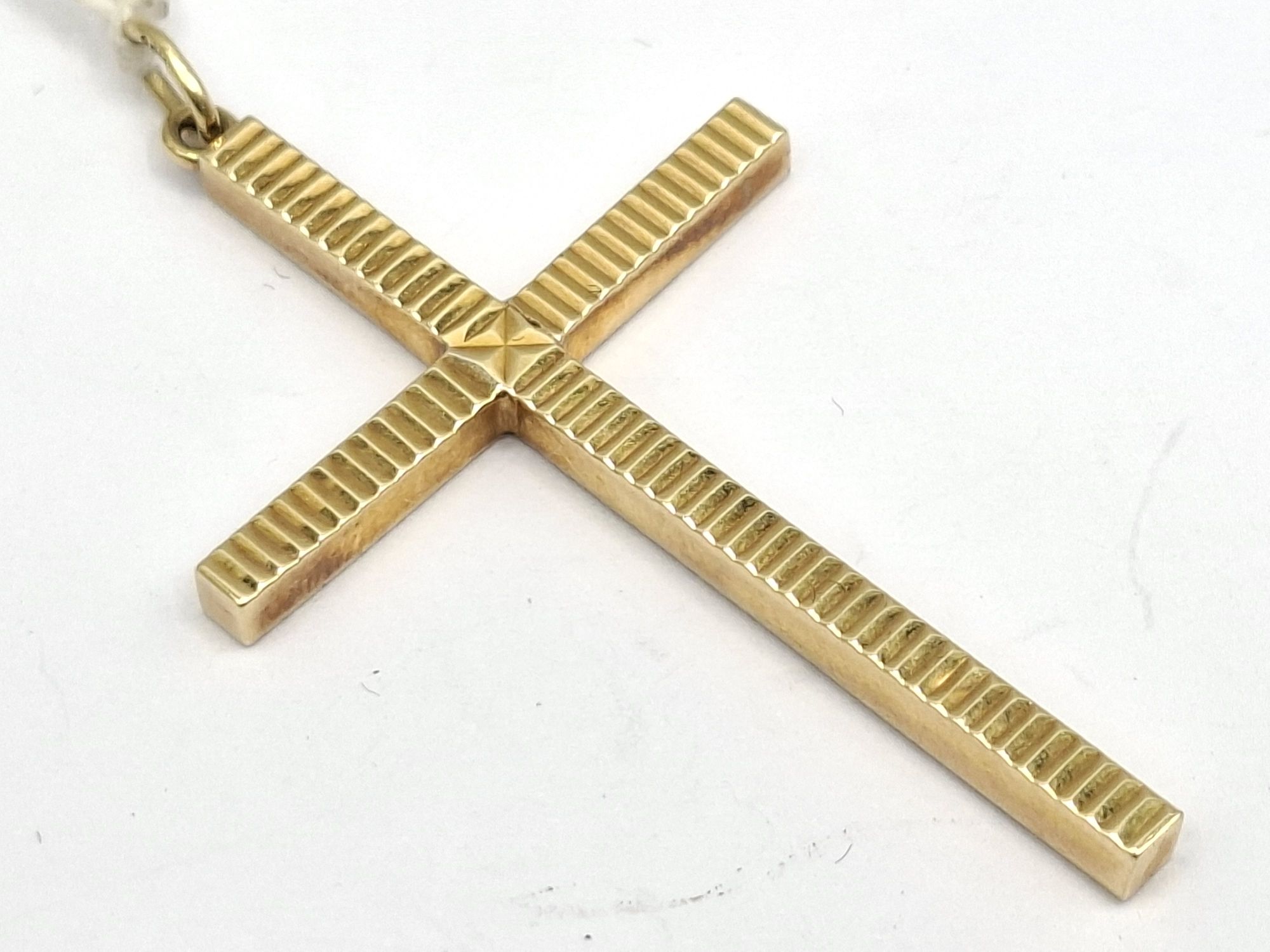 1108 · 14CT YELLOW GOLD CROSS