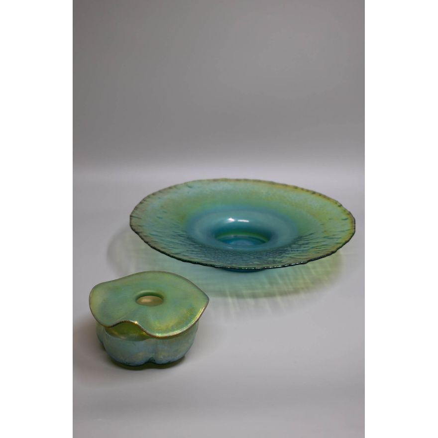 Mel Simpson - An art glass flared bowl and a small vase