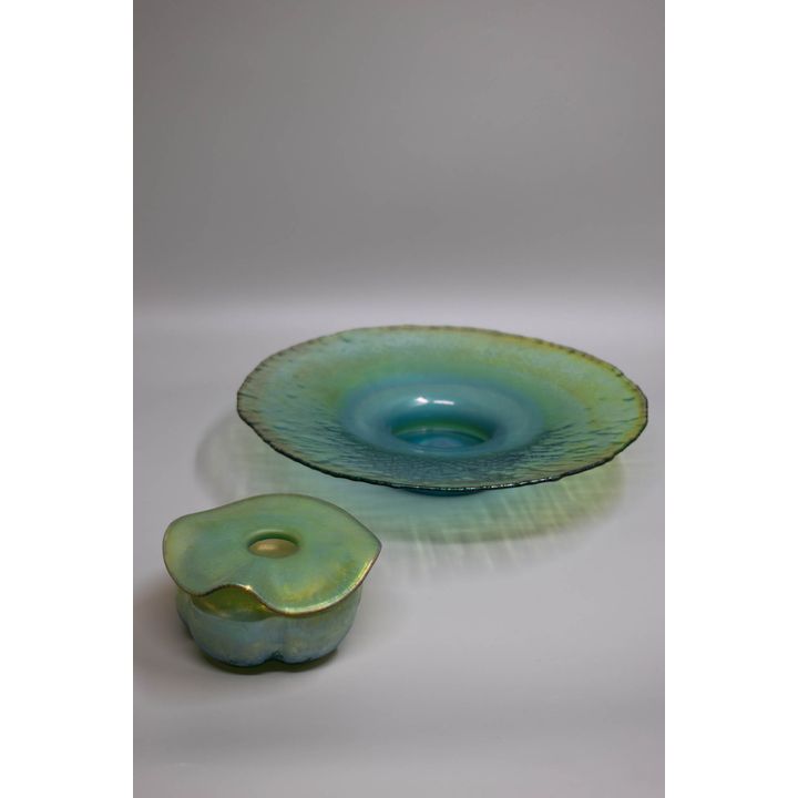 Mel Simpson - An art glass flared bowl and a small vase