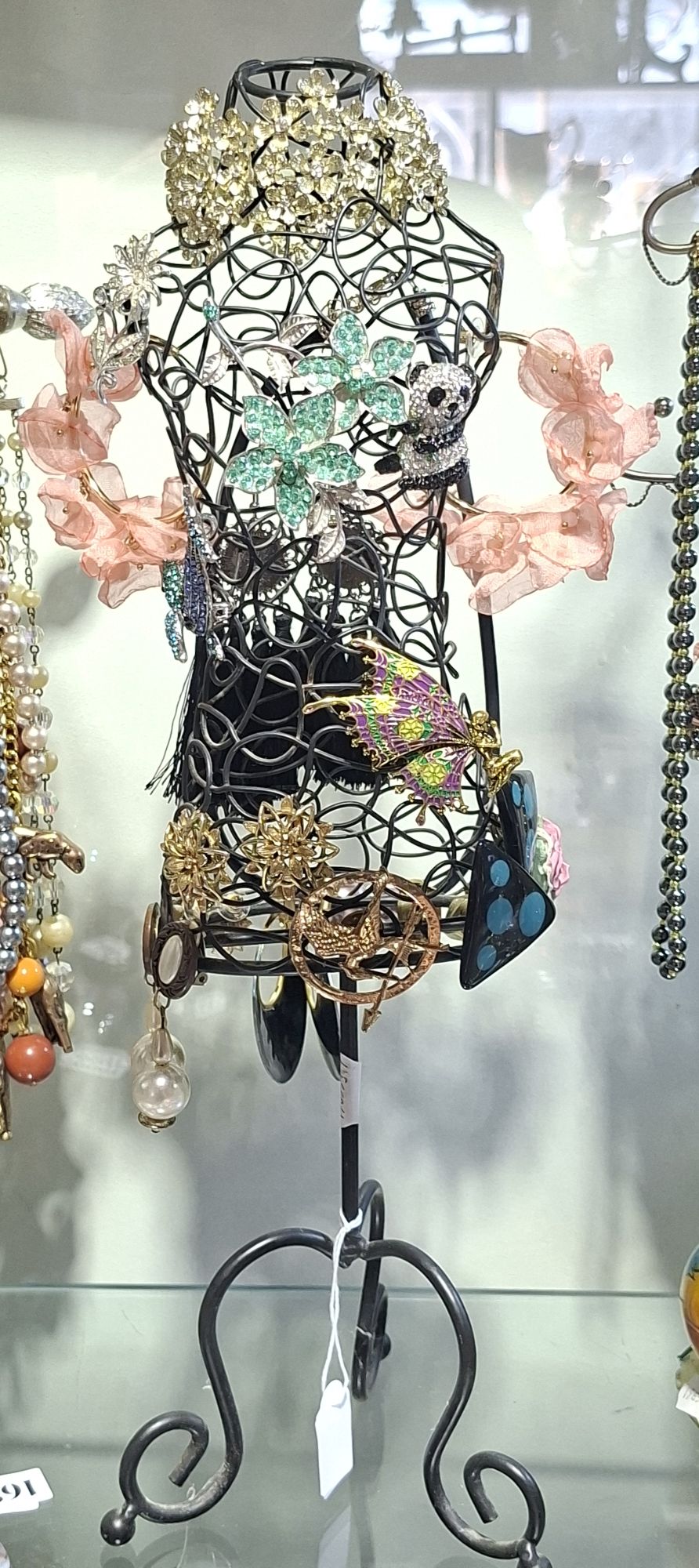 Metal Jewellery Display Bust And Brooches