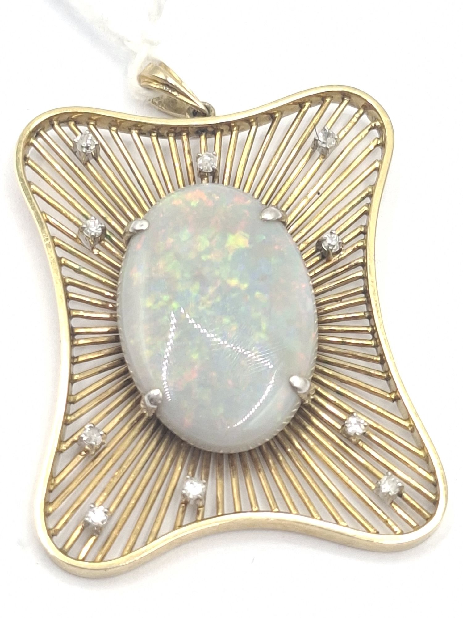 289 · 14CT GOLD AND DIAMOND PENDANT