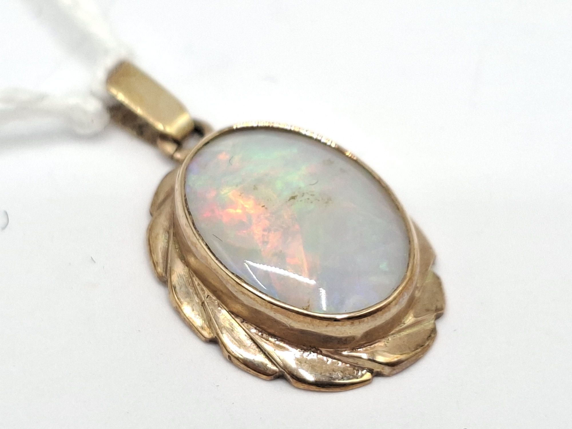 1129 · 9CT GOLD OPAL PENDANT