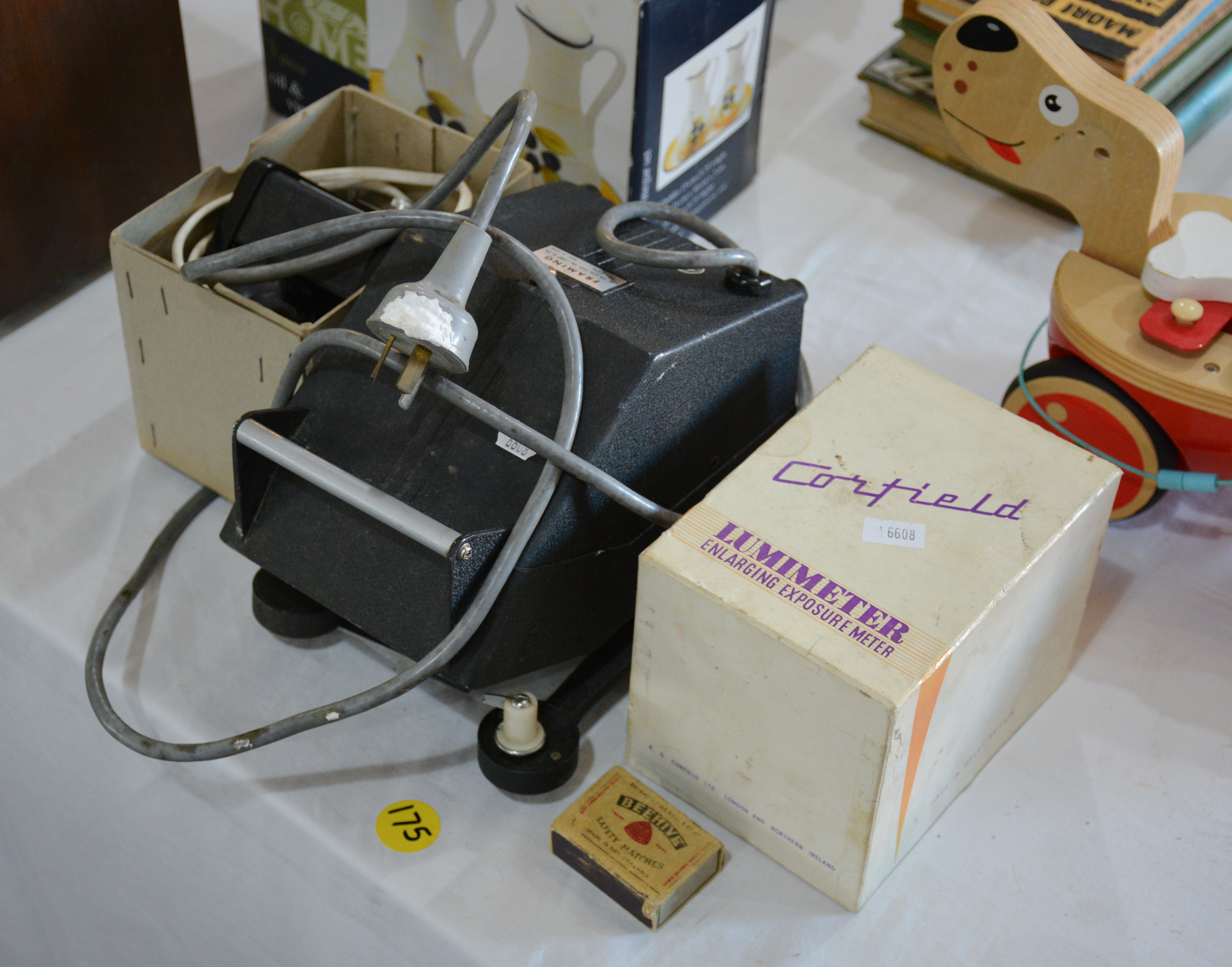 Vintage Yashica Viewer and Photography Equipment — sold at auction in New Zealand for $20