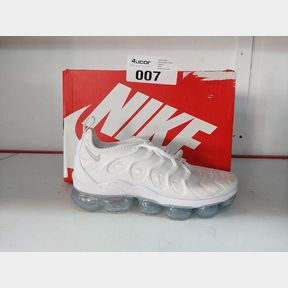 AIR VAPORMAX PLUS - 924453-100 - WHITE - UK 7