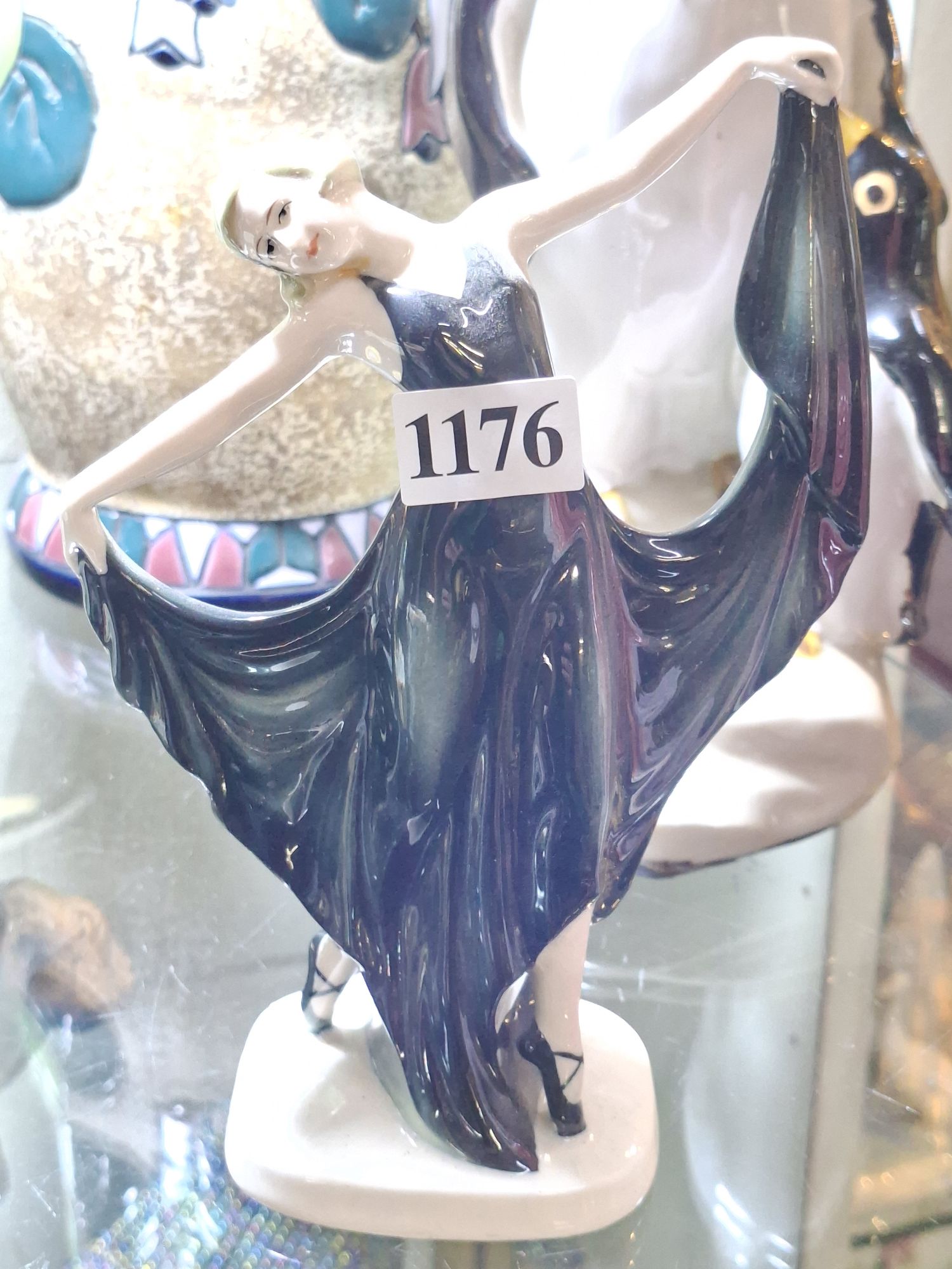 1176 · CERAMIC FIGURINE
