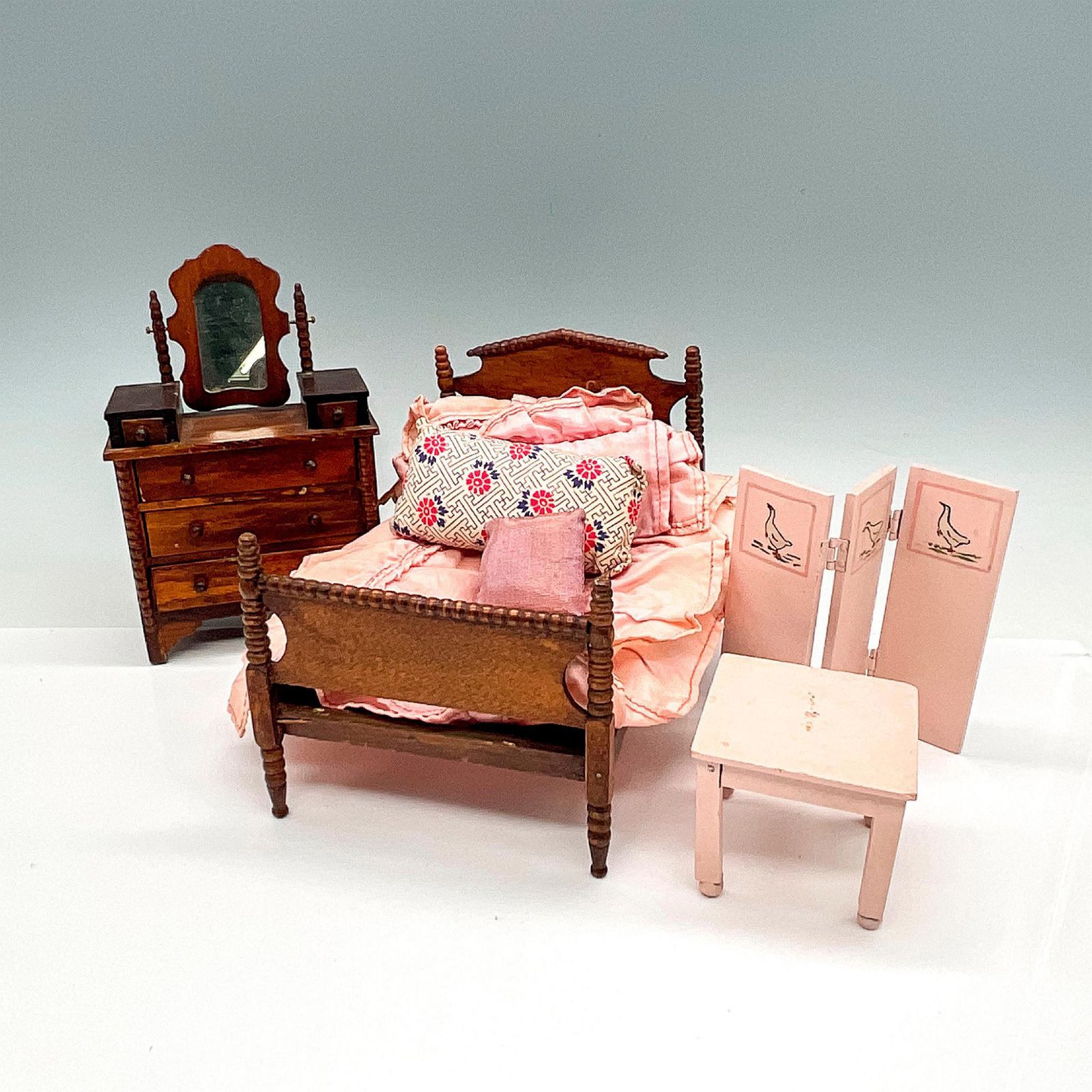 4pc Vintage Tynietoy Doll House Bedroom Furniture Lion and Unicorn