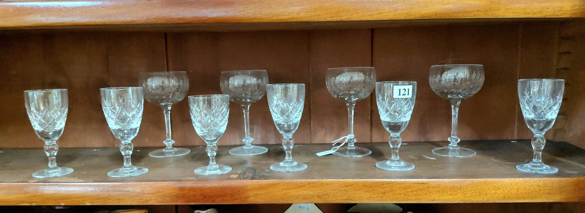 121 · FINELY CUT GLASSES