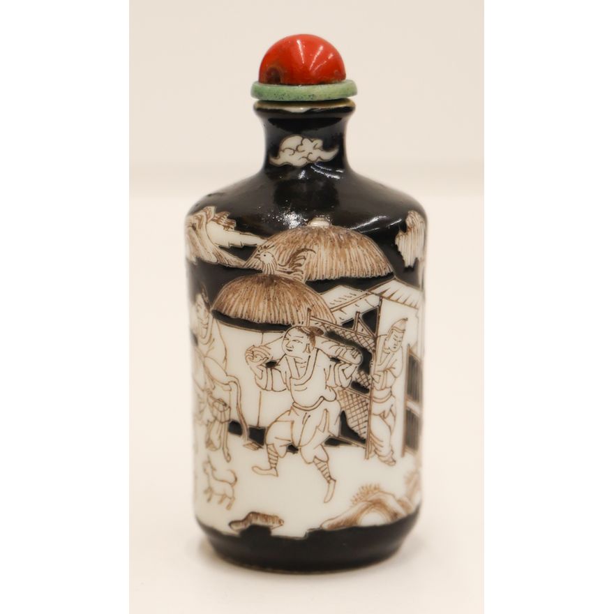 Chinese Daoguang Famille Noir Snuff Bottle