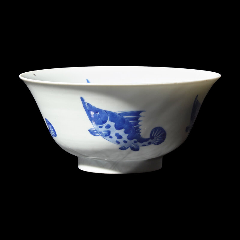 A Chinese Blue and White Porcelain 'Fishes' Bowl, Kangxi Period
清康熙 青花三魚紋碗