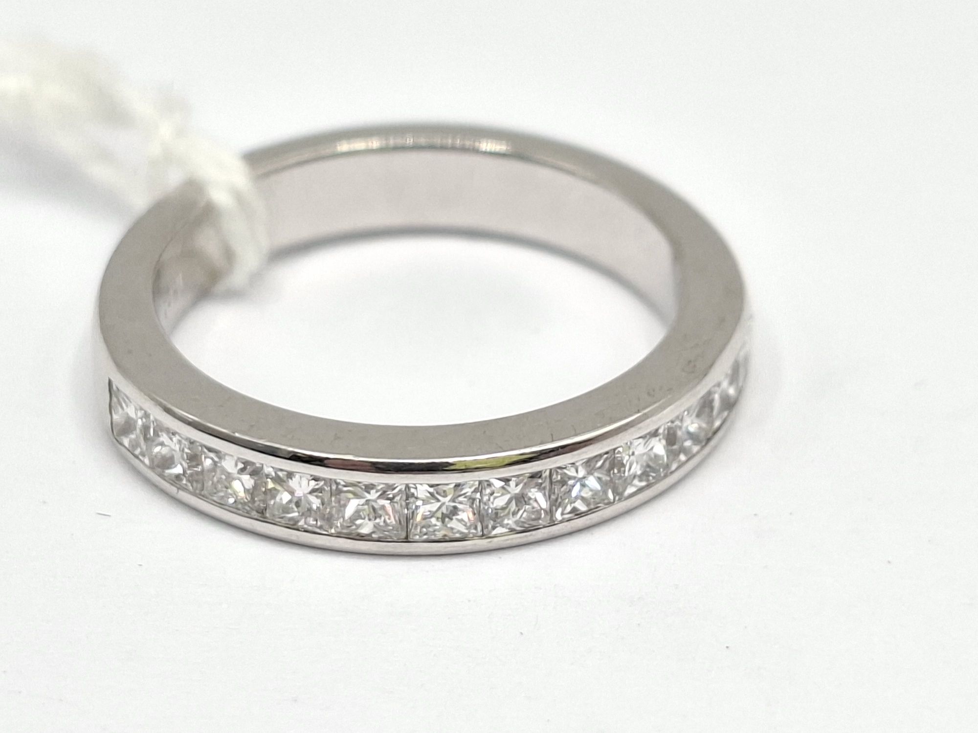 1161 · 18CT GOLD DIAMOND RING