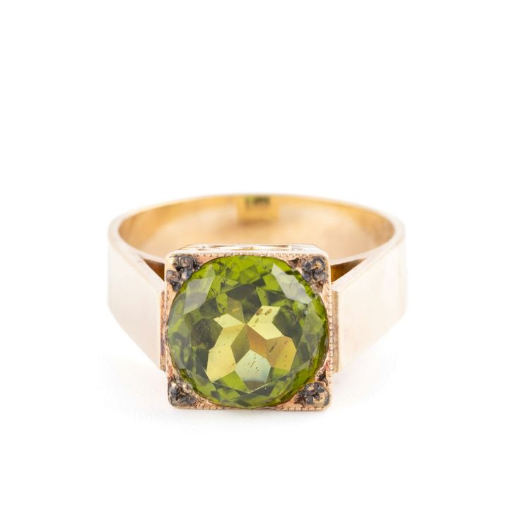 Peridot Ring in 9ct Yellow Gold