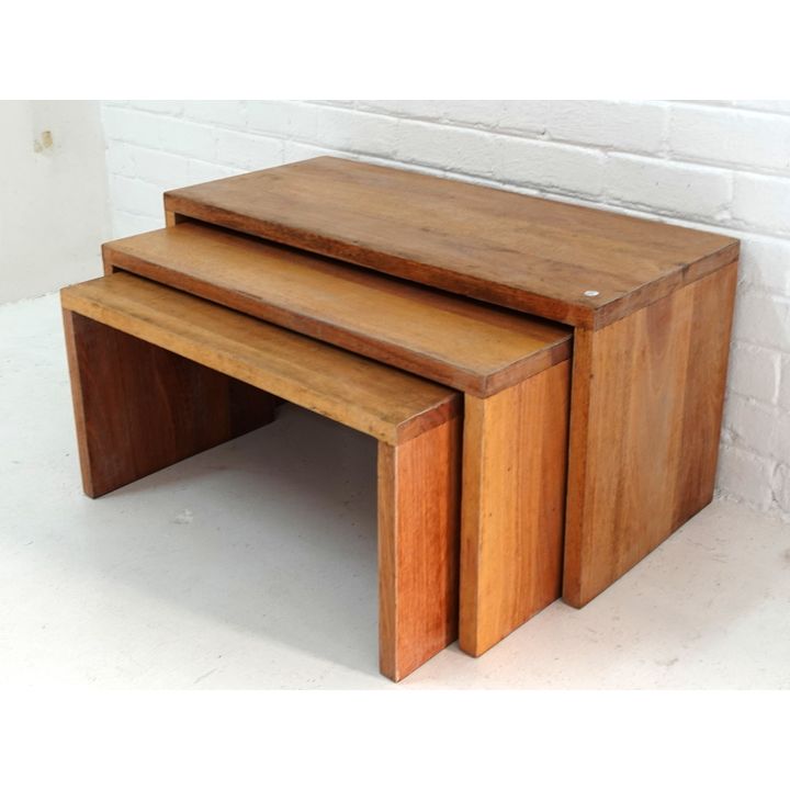 NEST OF 3 COFFEE TABLES