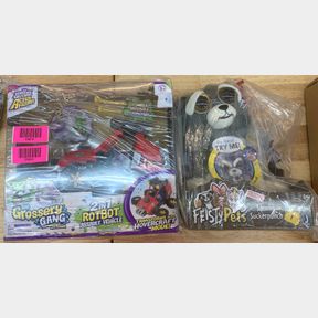 THE GOSSERY GANG 2 IN 1 ROTBOT CAR & FIESTY PETS SAMMY SUCKERPUNCH