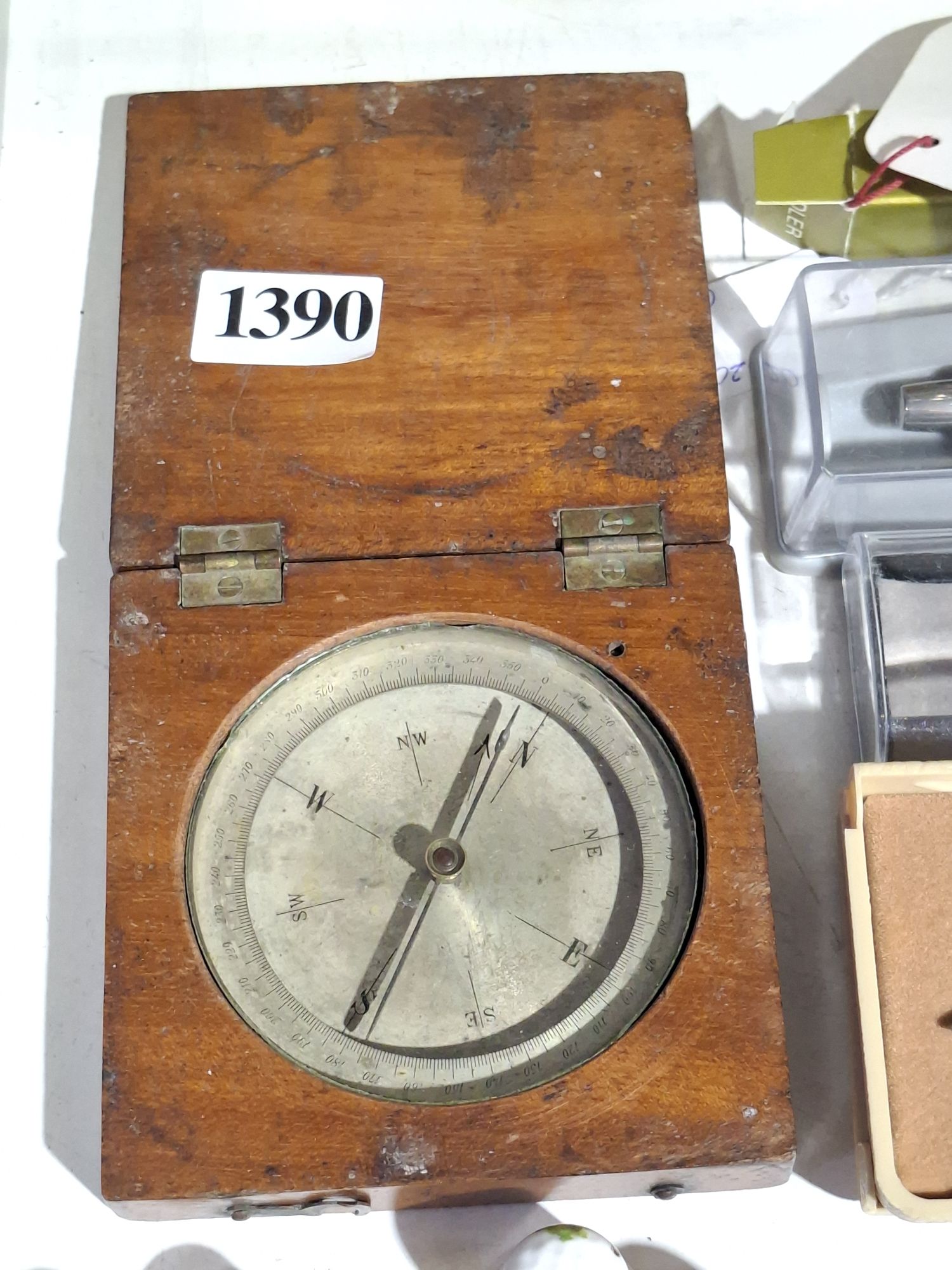 1390 · ANTIQUE COMPASS IN WOODEN CASE