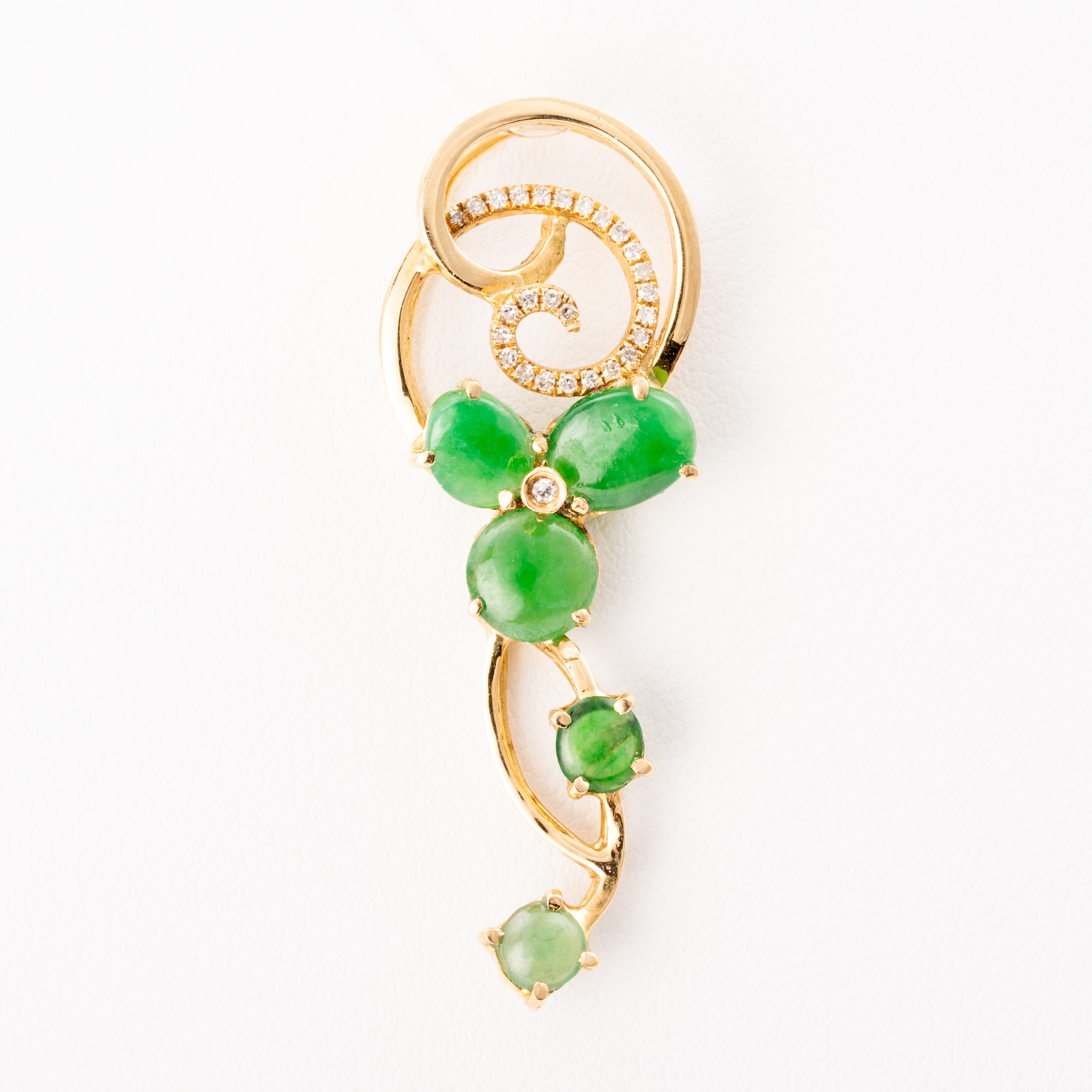 304 · Jade & Diamond Pendant 18ct