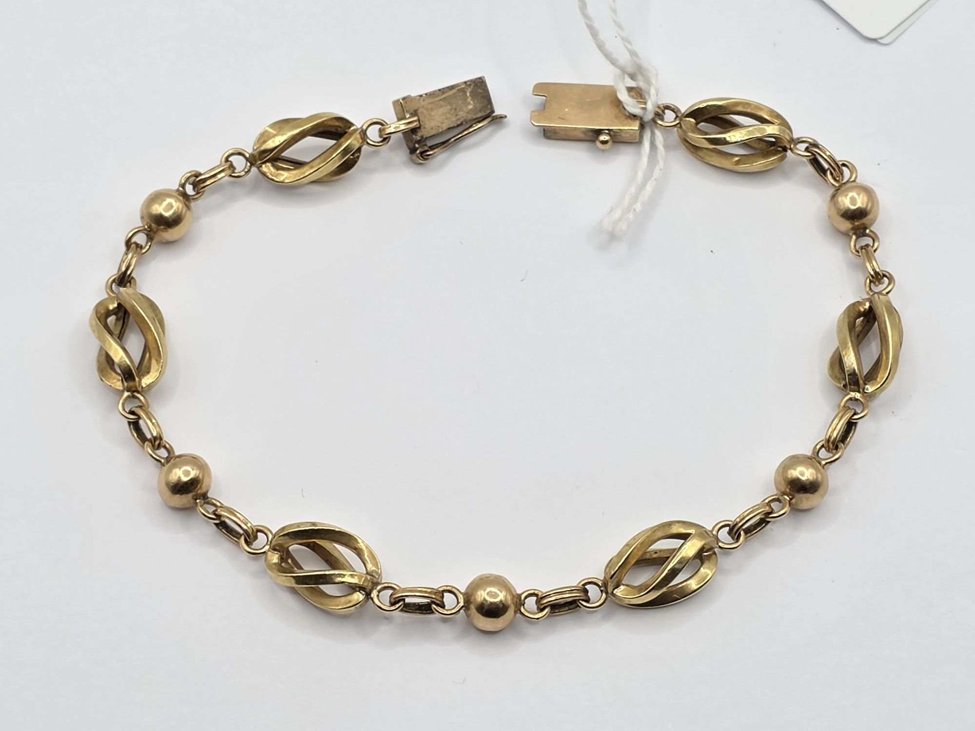 233 · 18CT GOLD BRACELET