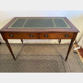 A GOOD QUALITY LEATHER TOPPED WRITING / HALL TABLE, with a pair of cross-banded inlaid drawers to the frieze,
