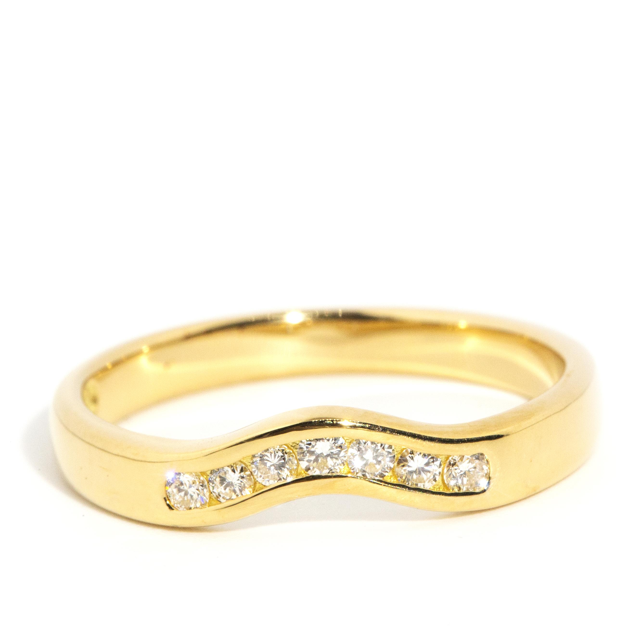323 · 18 Carat Gold Curved Diamond Ring