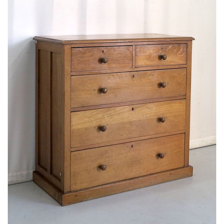 VICTORIAN STYLE CHEST OF DRAWERS