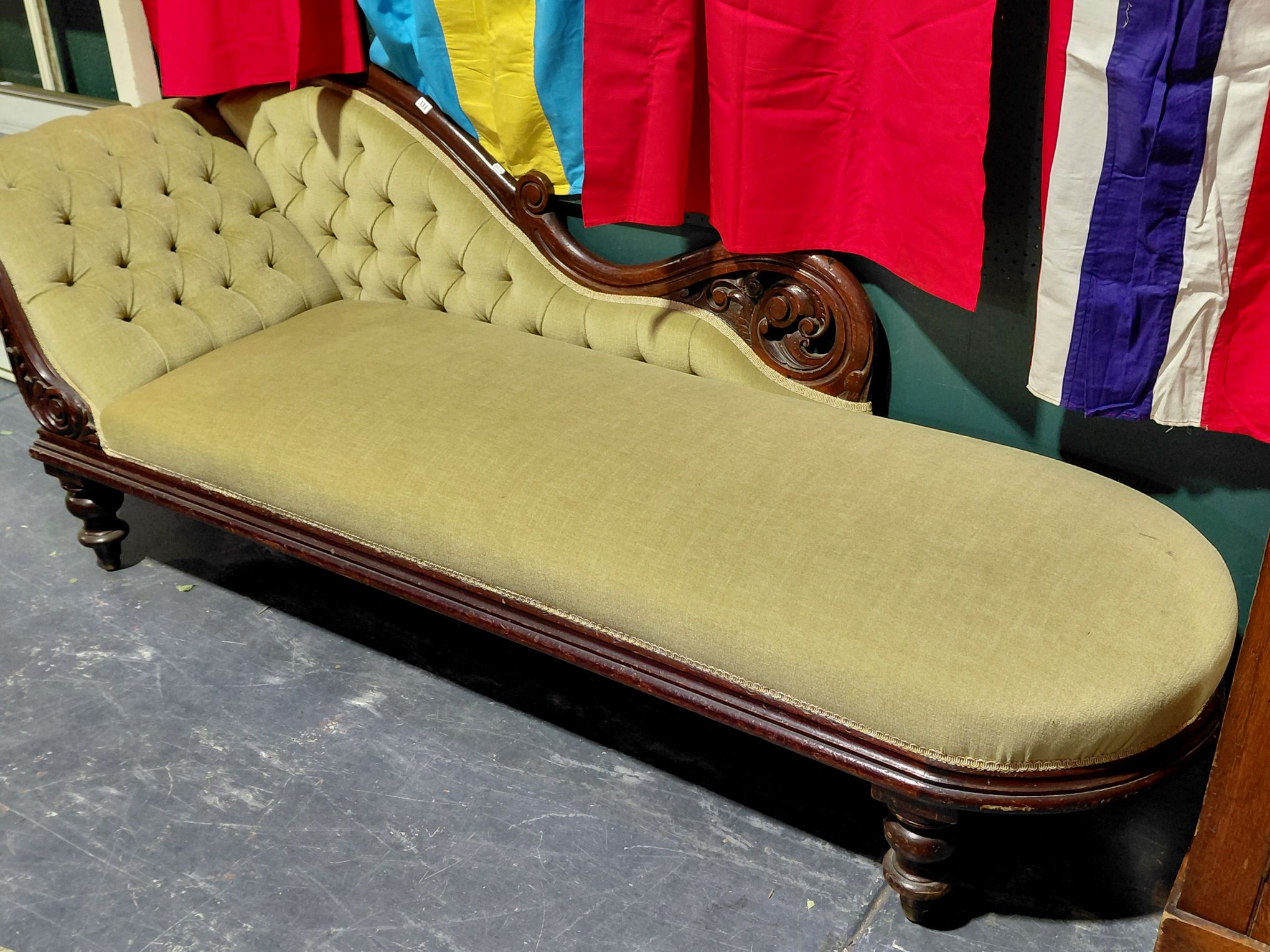 VICTORIAN CHAISE LOUNGE