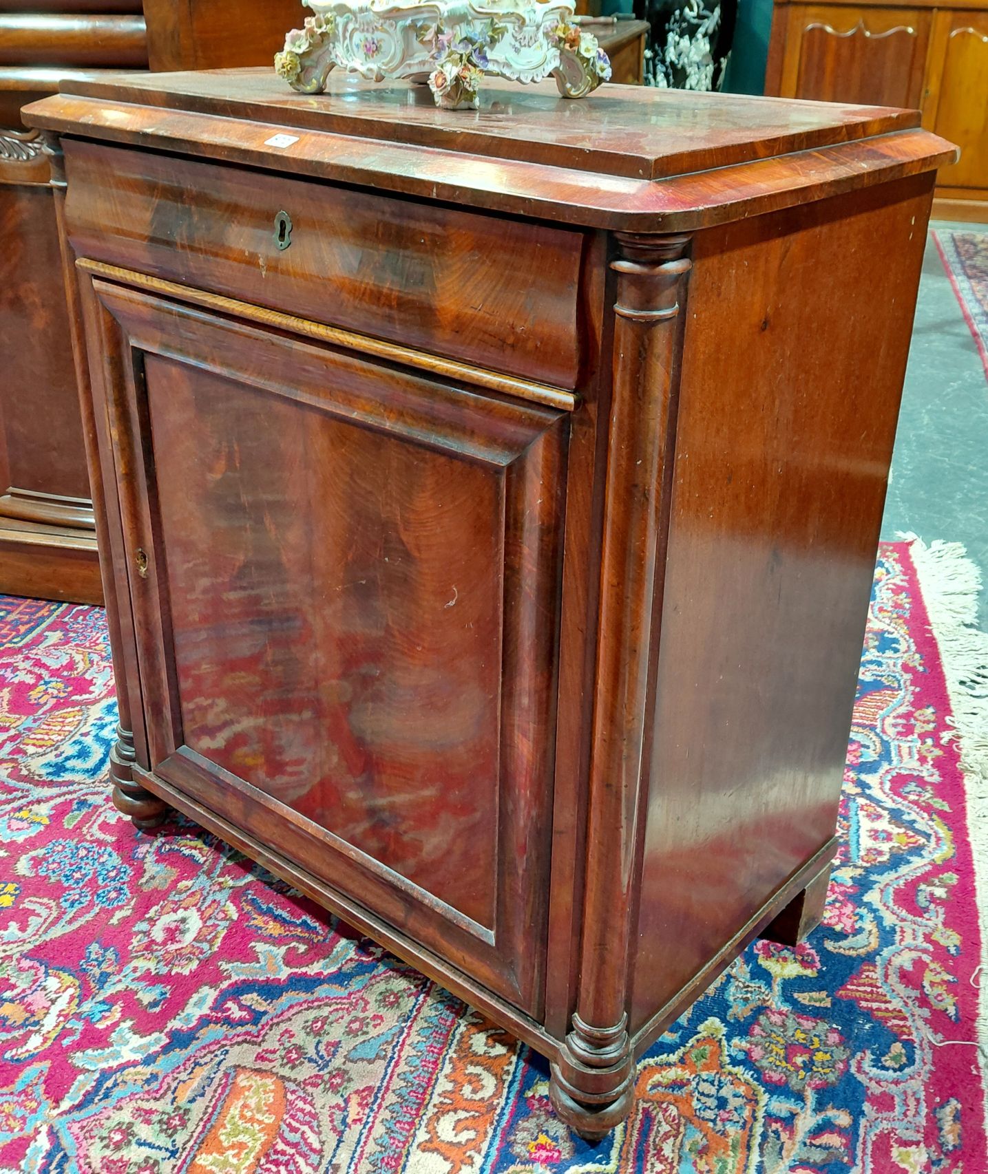 572 · ANTIQUE GERMANIC CABINET
