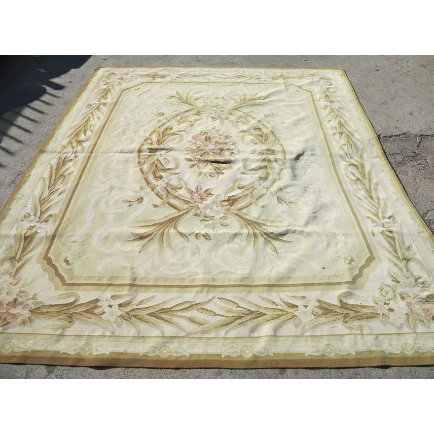 AUBUSSON STYLE CARPET