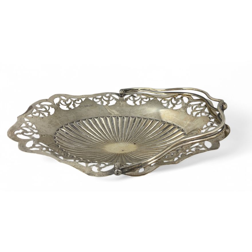 A George V silver bread basket, Alexander Clarke & Co., Ltd Birmingham, 1921