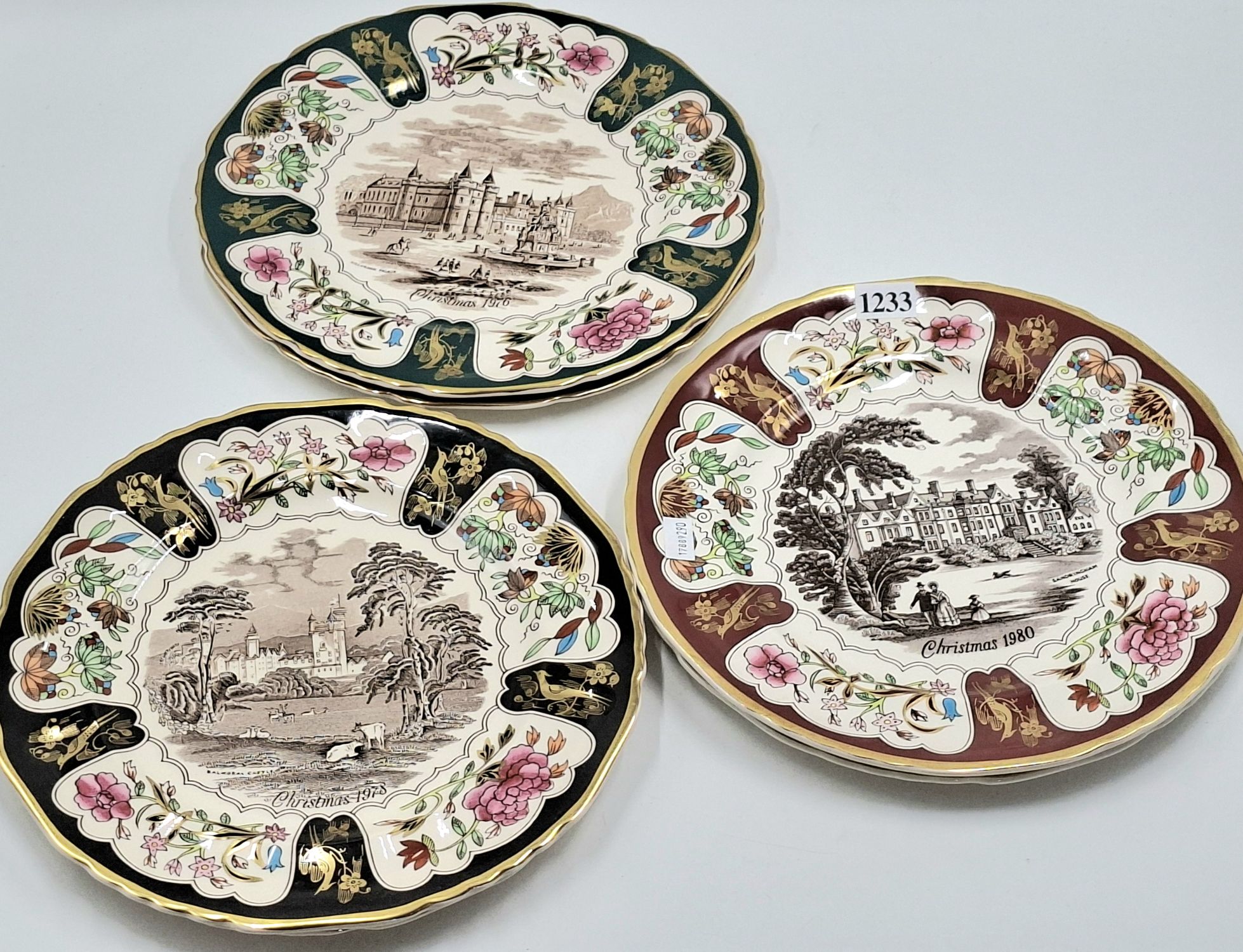 1233 · MASONS CHRISTMAS COLLECTORS PLATES