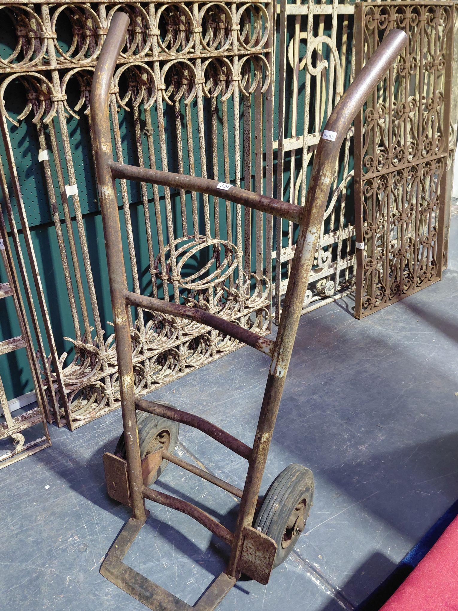 326 · HEAVY DUTY VINTAGE SACK TRUCK