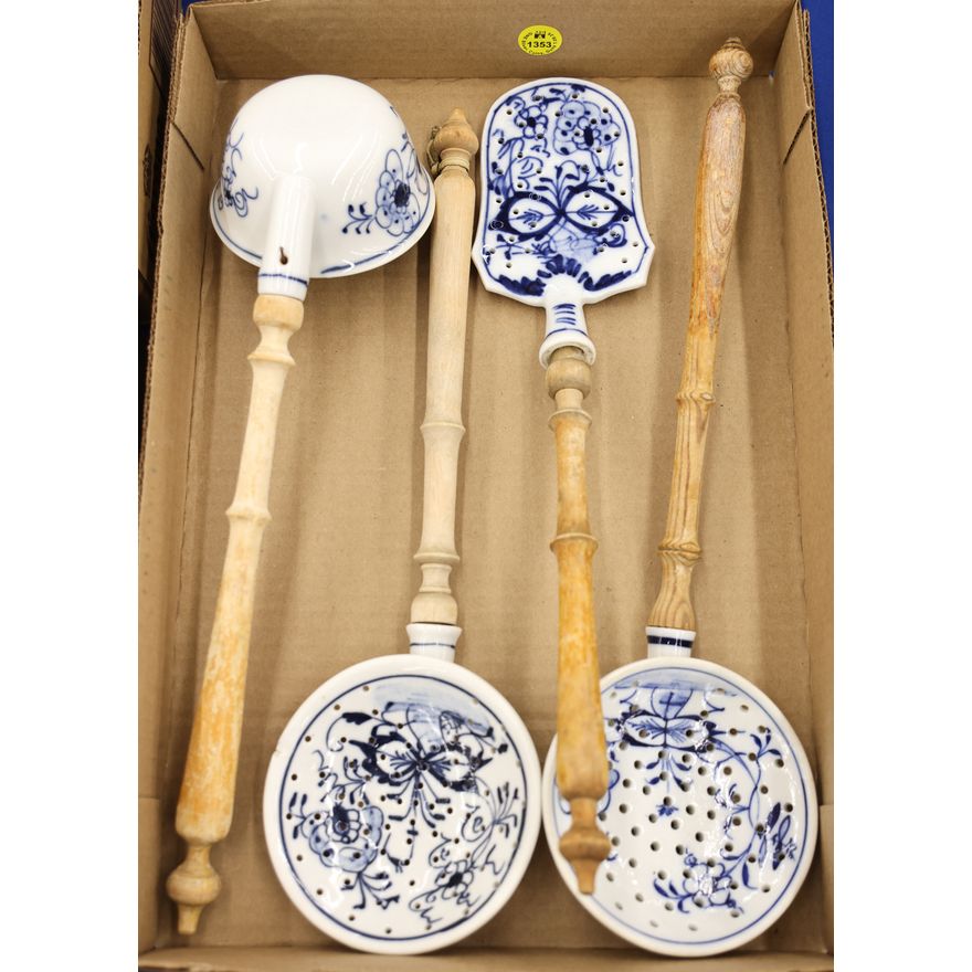 Box 4pc Antique Blue Onion Ktichen Tools