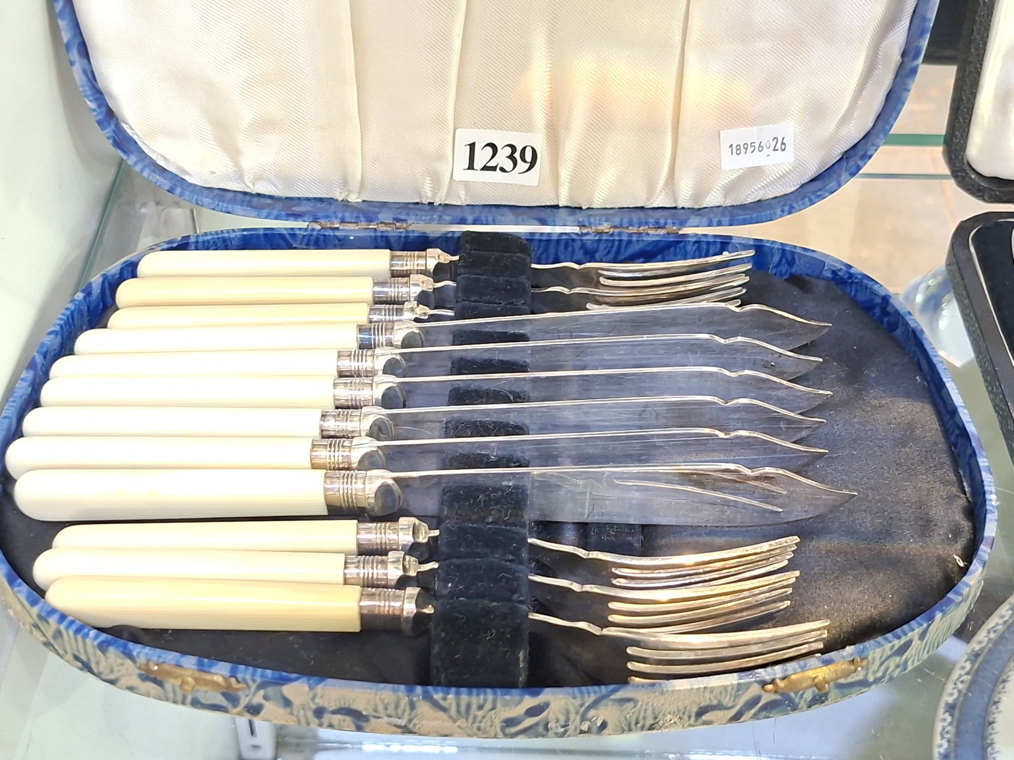 1239 · BONE HANDLED FISH SET