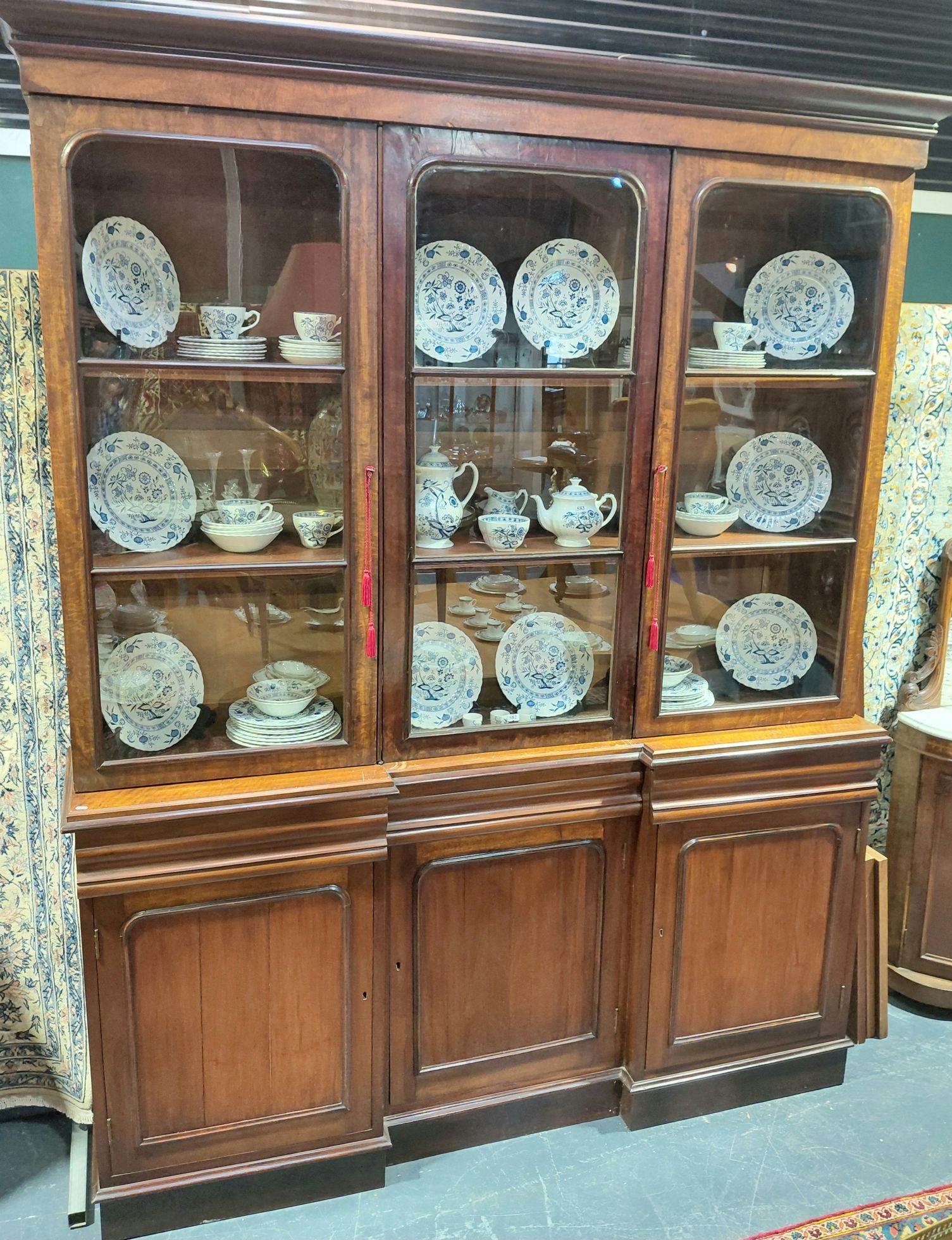 582 · VICTORIAN BREAKFRONT BARRISTERS BOOKCASE