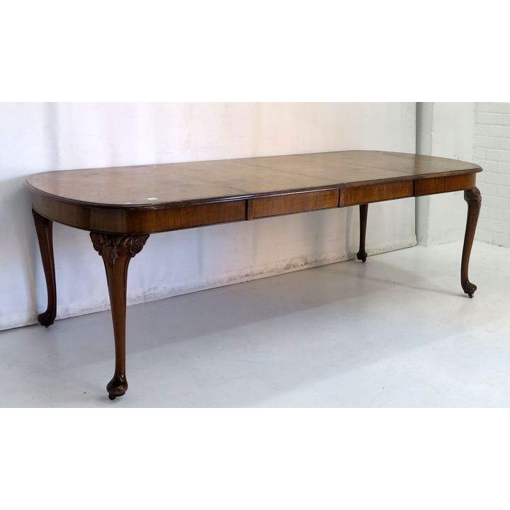 WALNUT EXTENSION DINING TABLE