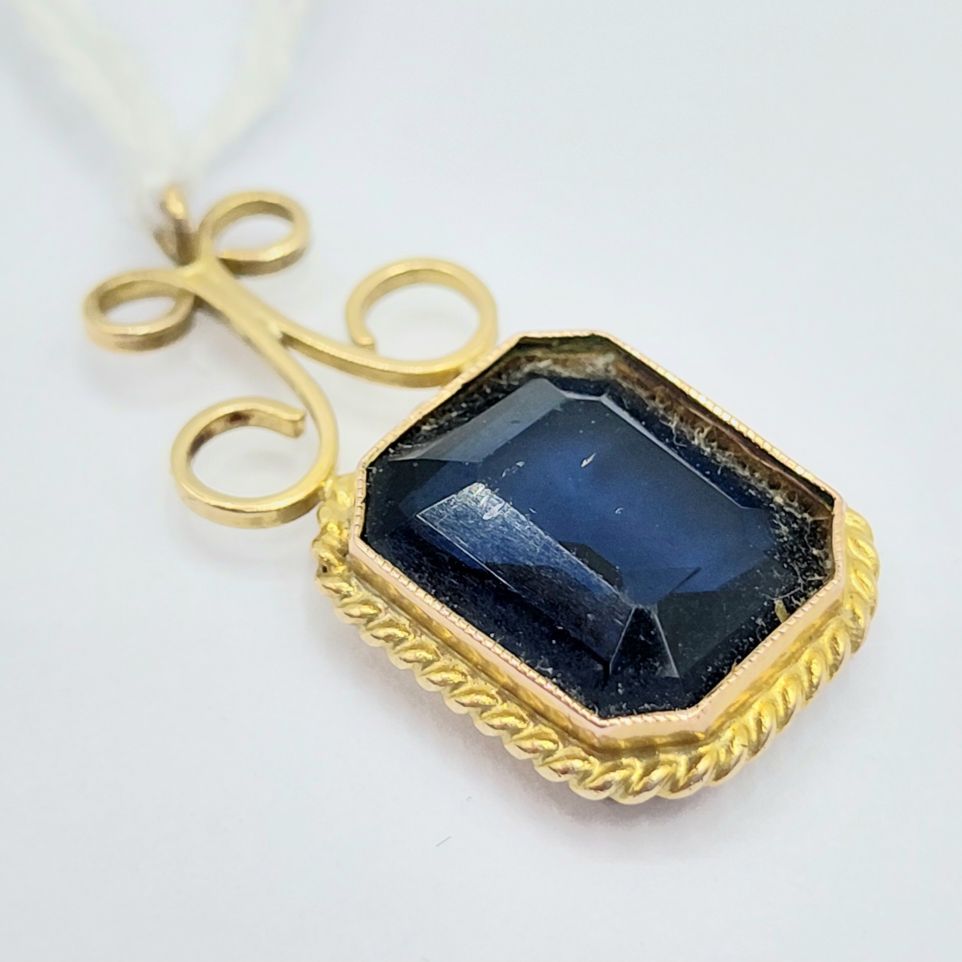9ct Gold Pendant On Chain