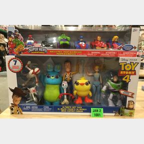 TOY STORY 4 ULTIMATE GIFT PACK & MARVEL SUPERHERO ADVENTURES 6 VEHICLE SET