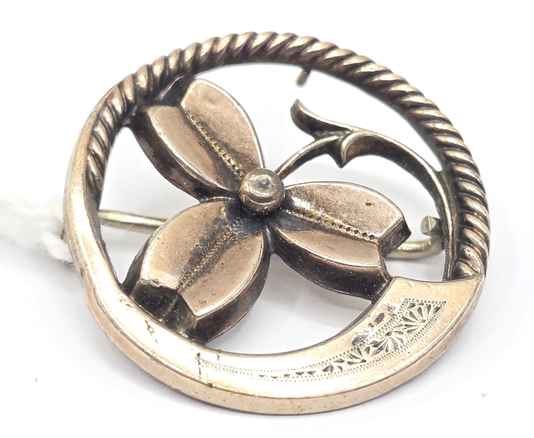 159 · 9CT GOLD BROOCH