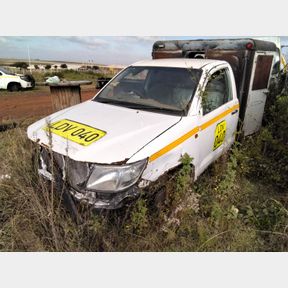 2014 TOYOTA HILUX 2.5 D-4D S/C PERSONNEL CARRIER (NO REG PAPERS, TO BE SOLD AS SCRAP)