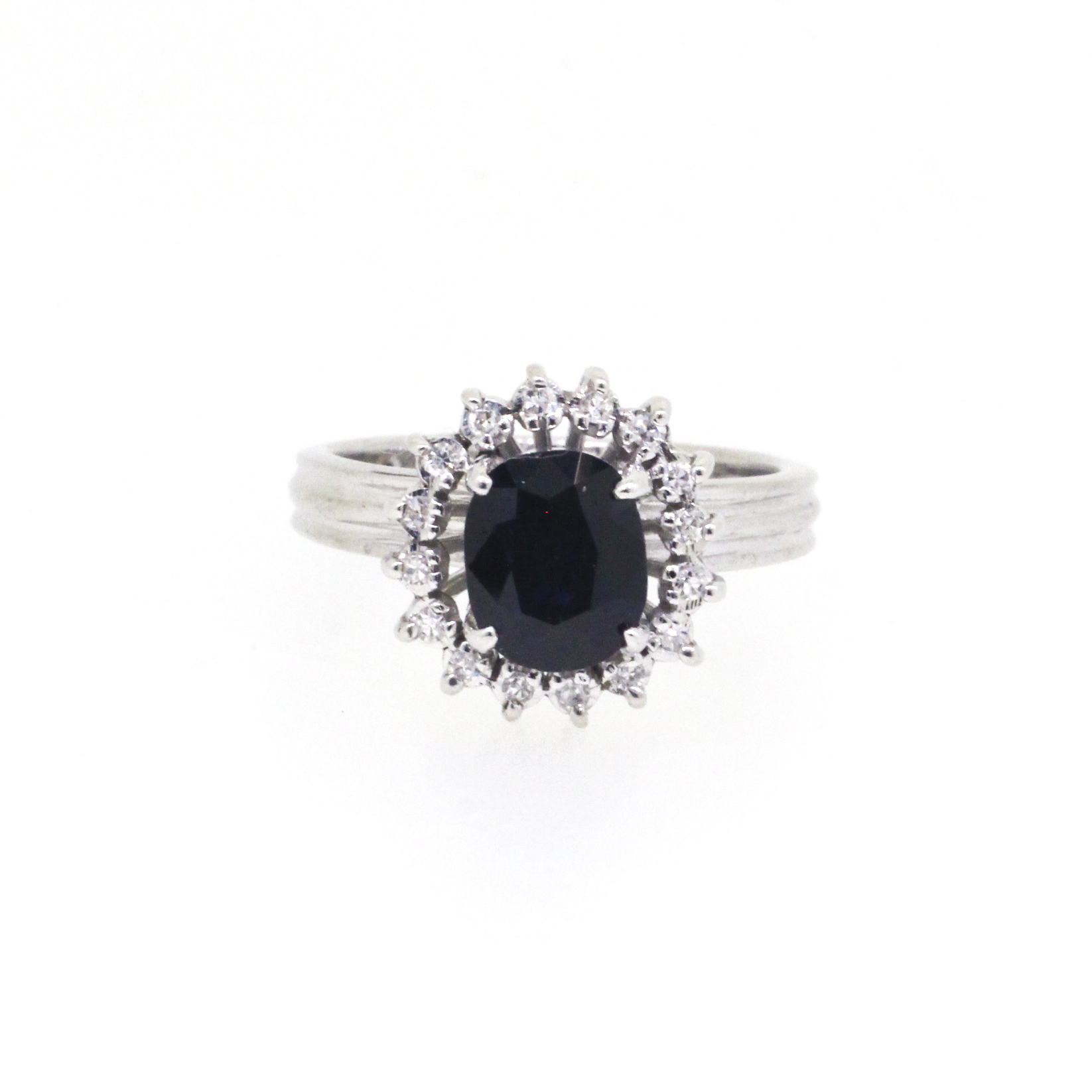 450. · 1.35ct Sapphire & Diamond Ring 4.6g