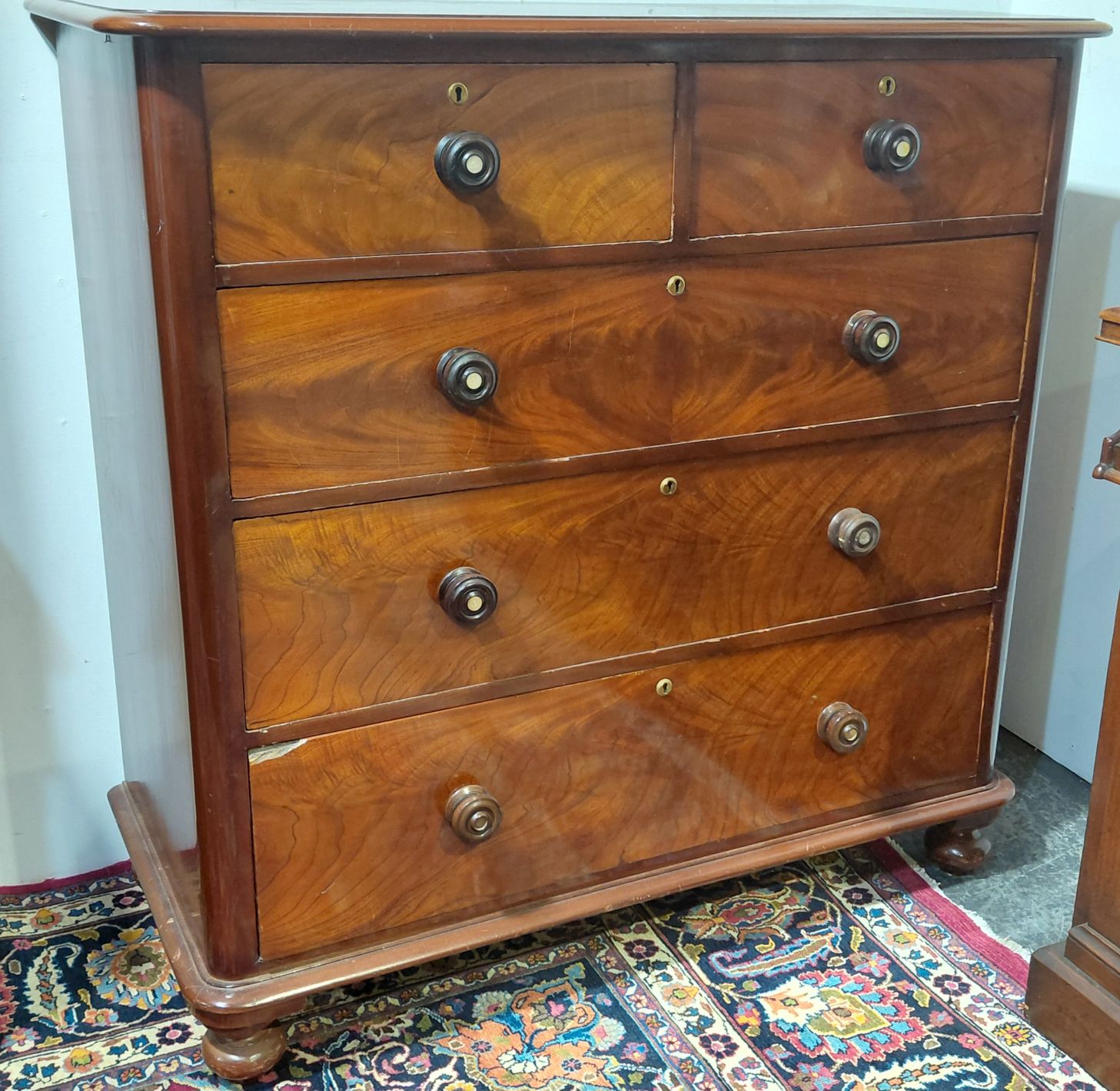 683 · VICTORIAN CHEST
