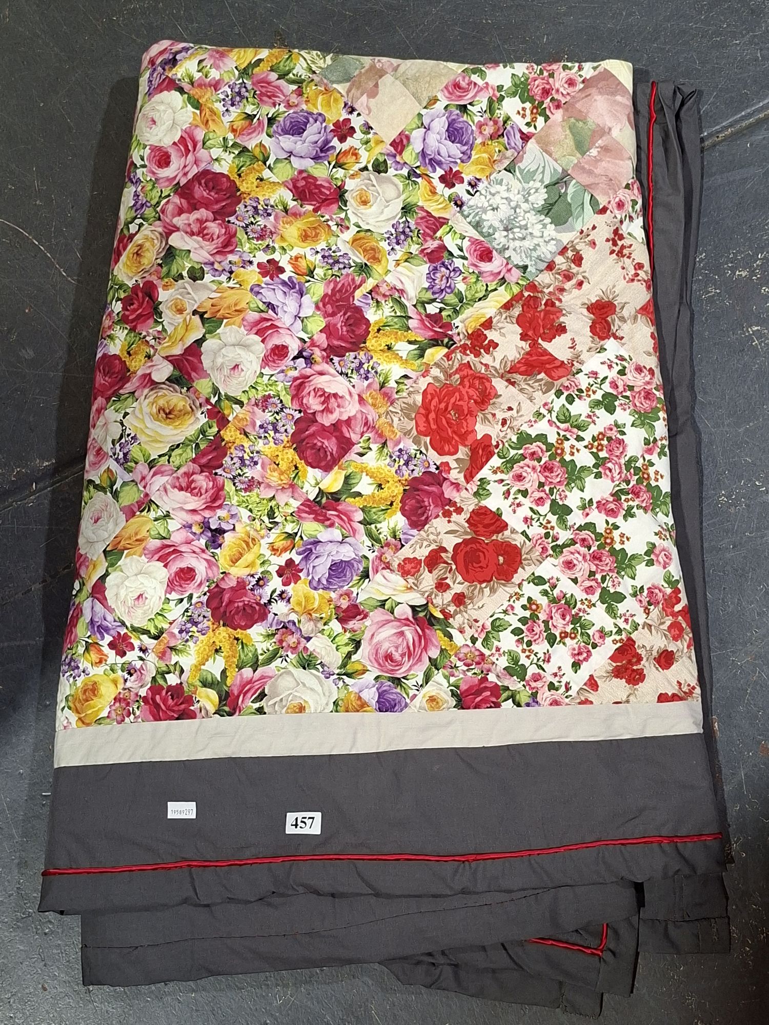 457 · FLORAL QUILT